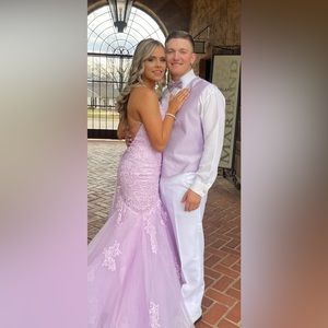 Jovanii Lavender dress size 4! Can fit bigger or smaller